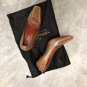 Donald Pliner heels alligator print